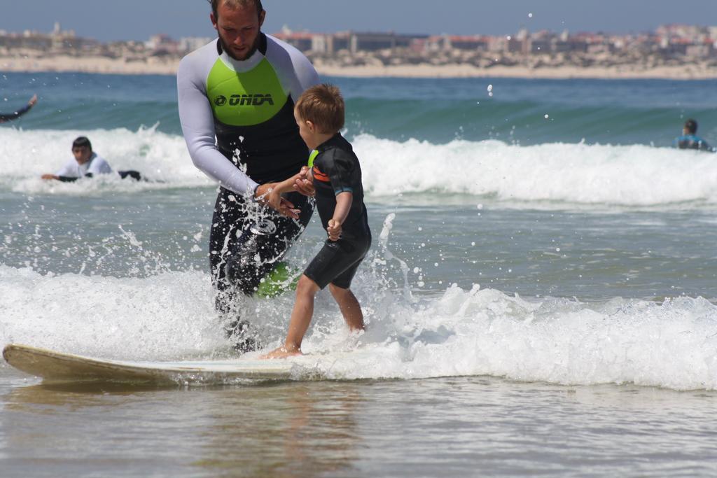 Отель Foz Surfcamp Фош-ду-Арелью Экстерьер фото